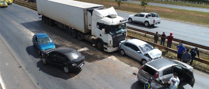 Preço do seguro para carro cai para mulheres e aumenta para homens