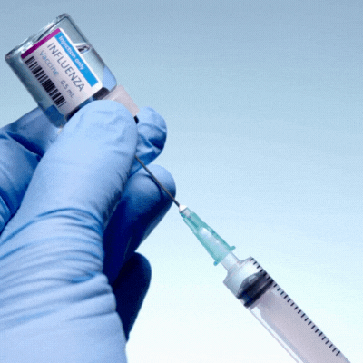 Vacinas protegem idosos contra vírus graves como herpes e pneumonia